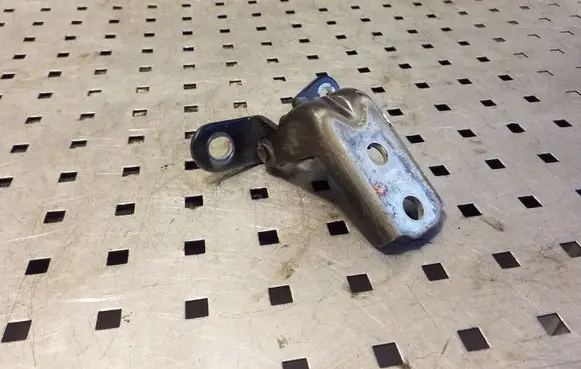 KIA Sorento Front door upper hinge A046057