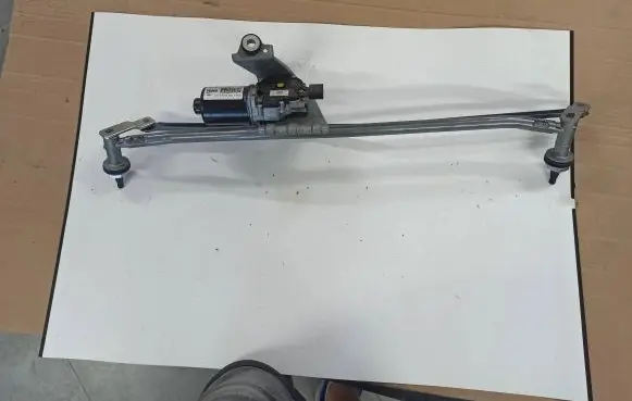 Iveco Daily 35 - 40.10 Front wiper linkage and motor W000051914 338000519141