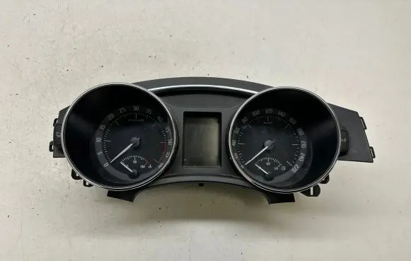 Skoda Superb B6 (3T) Speedometer (instrument cluster) 3T1920841K