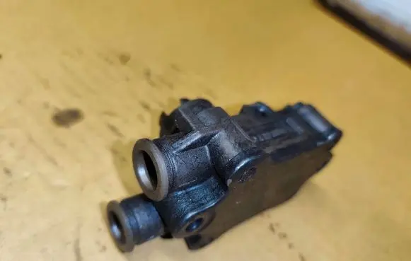 Jeep Grand Cherokee (WJ) Fuel injection high pressure pump A6110900350