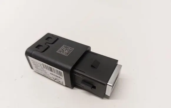 Opel Astra L USB socket connector 98313506VV
