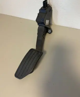 Subaru Outback (BT) Accelerator throttle pedal 36010AN02A 32740560305