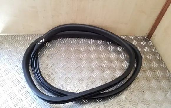 Volvo XC60 Rear door rubber seal (on body) 