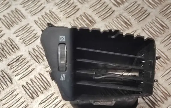 Rear air vent grill
