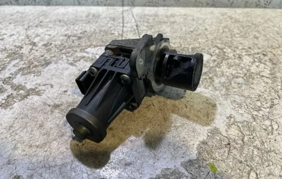 Mercedes-Benz A W176 EGR valve 424532308 50797503