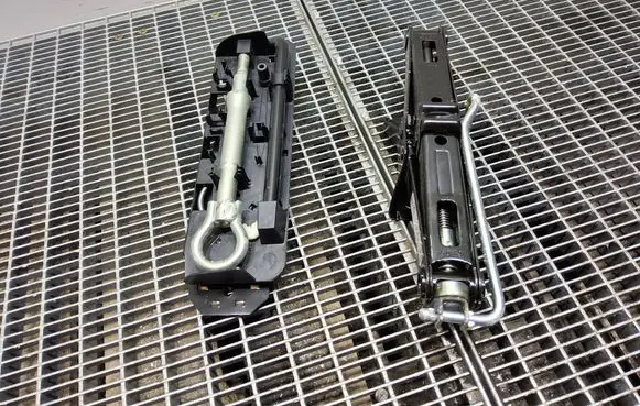 Citroen Berlingo Tool set 9656869180