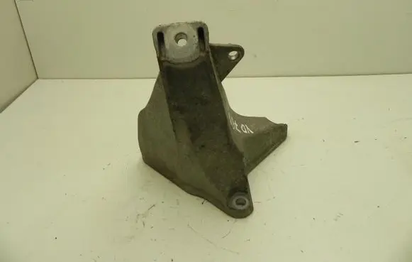 Volkswagen PASSAT B5.5 Engine mounting bracket 8D0199308AG VD7894