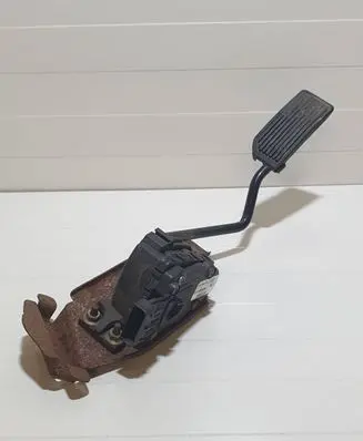 Nissan Primera Accelerator throttle pedal 18002AU410