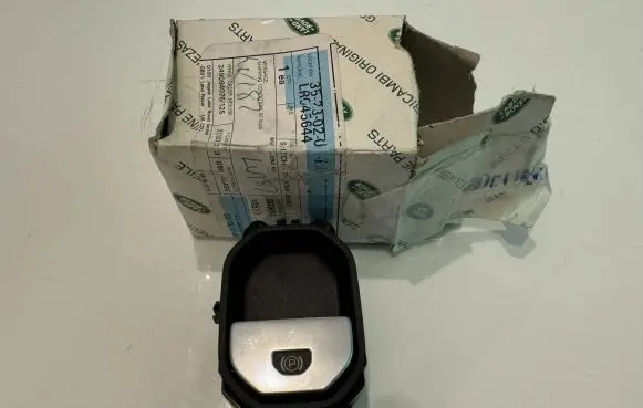 Land Rover Freelander 2 - LR2 Handbrake/parking brake auto hold switch LR045644 N3RUA A1374826