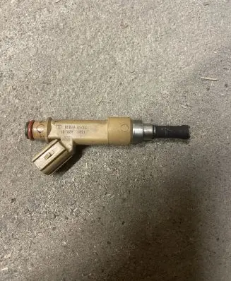 Toyota Prius+ (ZVW40) Fuel injector 232500T030