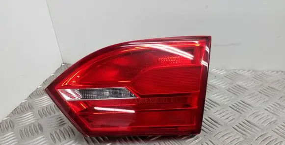 Volkswagen Jetta VI Tailgate rear/tail lights