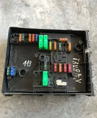 Volkswagen Touran I Fuse module 1K0937809B 1K0937814F L1T000033