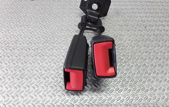 Jaguar X-Type Middle seatbelt buckle (rear) 