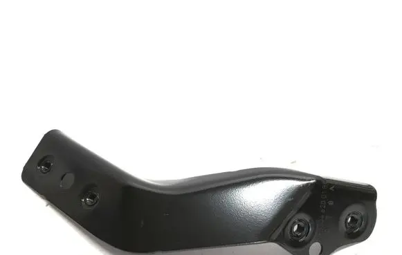 Mercedes-Benz C W204 Front bumper mounting bracket A2046200185