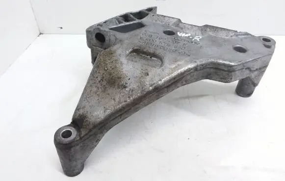Volkswagen PASSAT B6 Engine mounting bracket 03G199207F