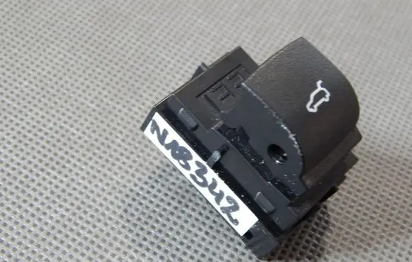 BMW X4 F26 Tailgate opening switch 