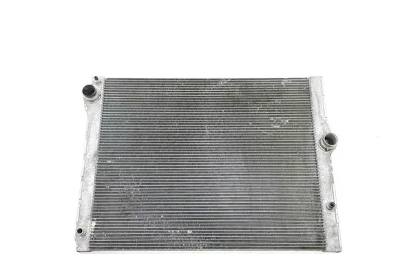 BMW 7 F01 F02 F03 F04 Coolant radiator 7570094 757009403