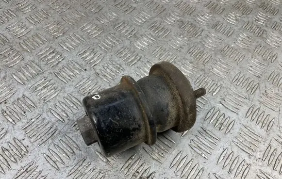 Subaru Outback (BS) Engine mount bracket