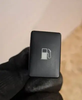 Lexus CT 200H Fuel tank opening switch 15A925