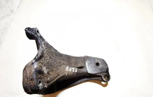 Volkswagen PASSAT B3 Engine mounting bracket 1H0199354A