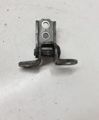 Toyota Avensis T270 Front door upper hinge