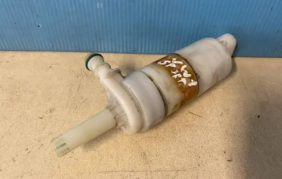 KIA Sportage Windscreen/windshield washer pump