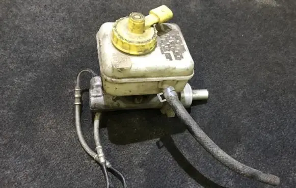 Master brake cylinder