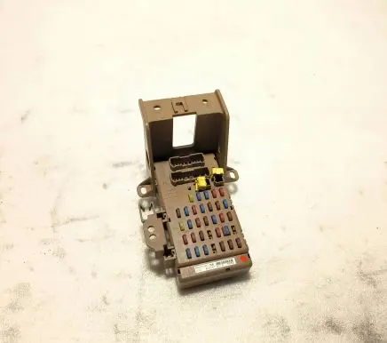 Subaru Forester SJ Fuse module 82201FJ211 812157