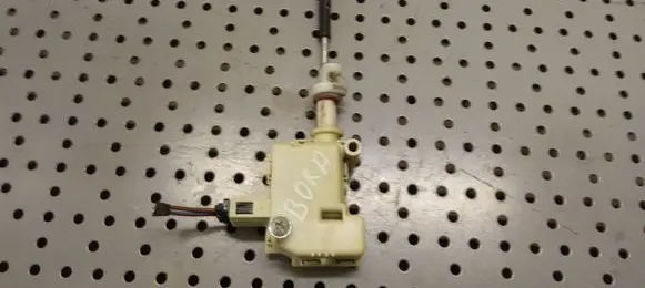 Fuel tank cap lock motor