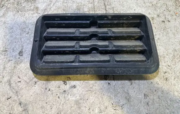 Dodge Challenger Quarter panel pressure vent 68170766AB