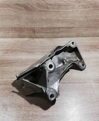 BMW 7 F01 F02 F03 F04 Engine mounting bracket 6777610