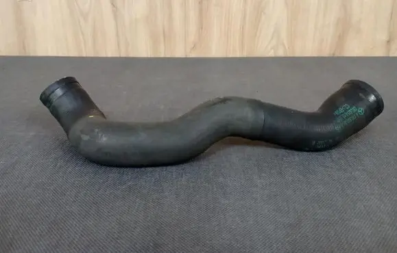 Engine coolant pipe/hose