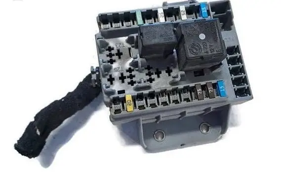 Alfa Romeo 159 Fuse module 60681003 0404061155