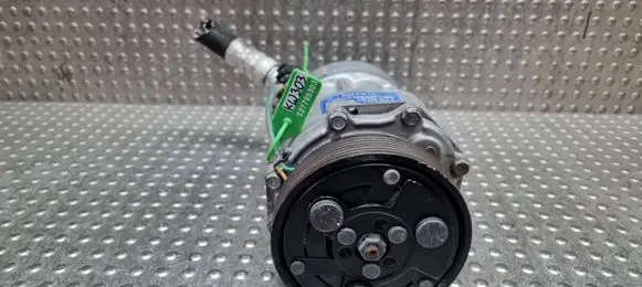 Volkswagen Golf IV Air conditioning (A/C) compressor (pump) S27705303 1J0820803K