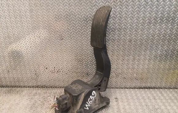 Mercedes-Benz Vito Viano W639 Accelerator throttle pedal 9063000304
