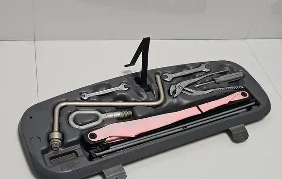BMW 3 E46 Tool box 1096200