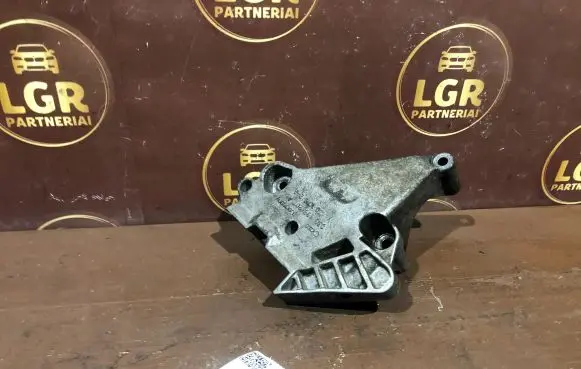 Volkswagen Touran I Engine mounting bracket 03G199207A