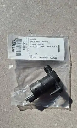 Peugeot 208 I Windscreen/windshield washer pump 643475