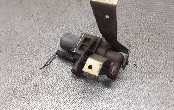Mercedes-Benz Vito Viano W638 Coolant heater control valve 0018300684