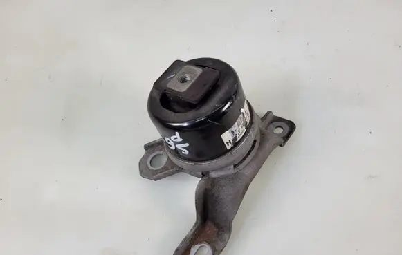 Volvo S60 Engine mounting bracket