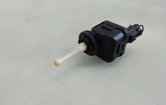 Volvo S40 Headlight level adjustment motor 007878