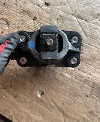 Land Rover Range Rover Sport L494 Engine mount bracket 