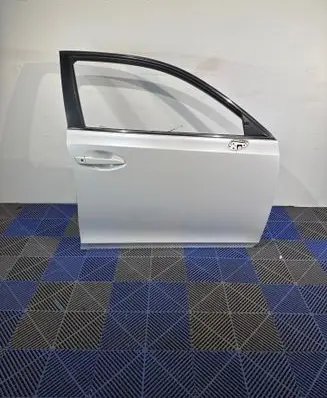 Lexus CT 200H Front door