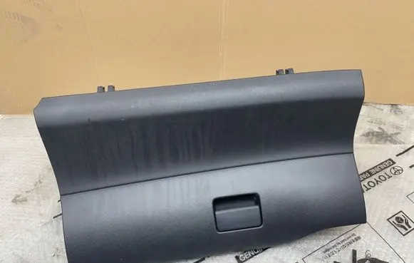 Toyota Auris 150 Glove box lid/cover 5555202100
