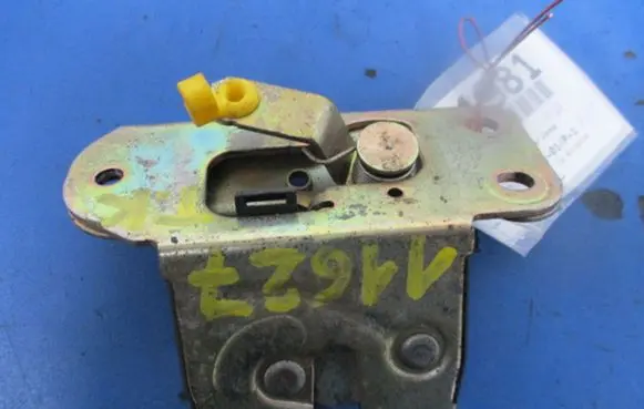 Mitsubishi Carisma Tailgate/trunk/boot lock/catch/latch