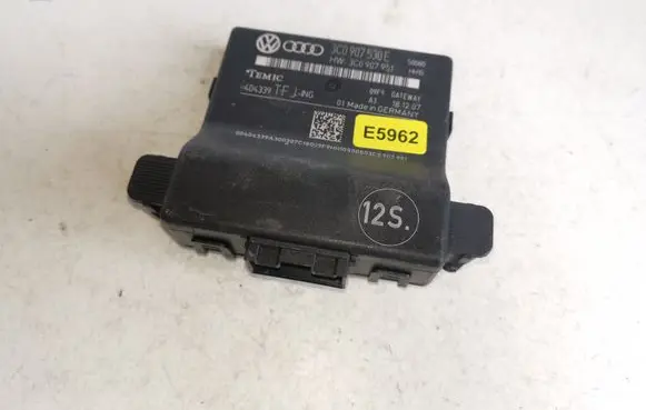 Volkswagen PASSAT B6 Gateway control module 3C0907530E 3C0907951