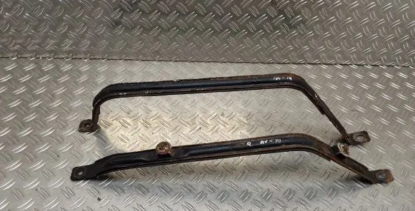Toyota Avensis T270 Fuel tank mounting bracket 