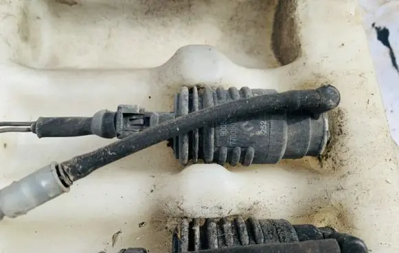 Renault Espace II Windscreen/windshield washer pump 7700802336