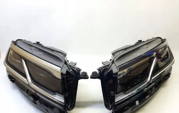 Volkswagen Touareg III Headlight/headlamp 761941081