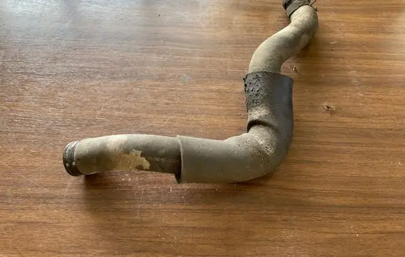 KIA Sorento Engine coolant pipe/hose